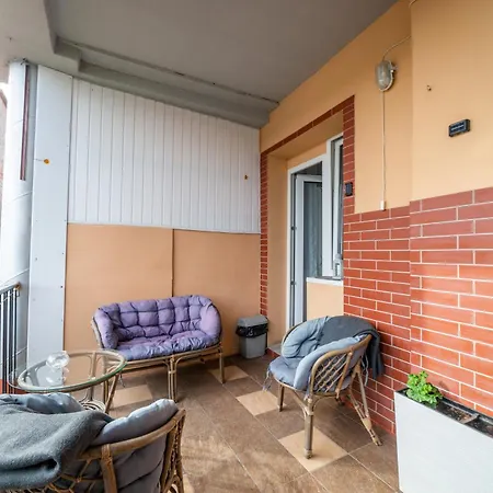 Z Tarasem Na Jezioro, Privat bolig